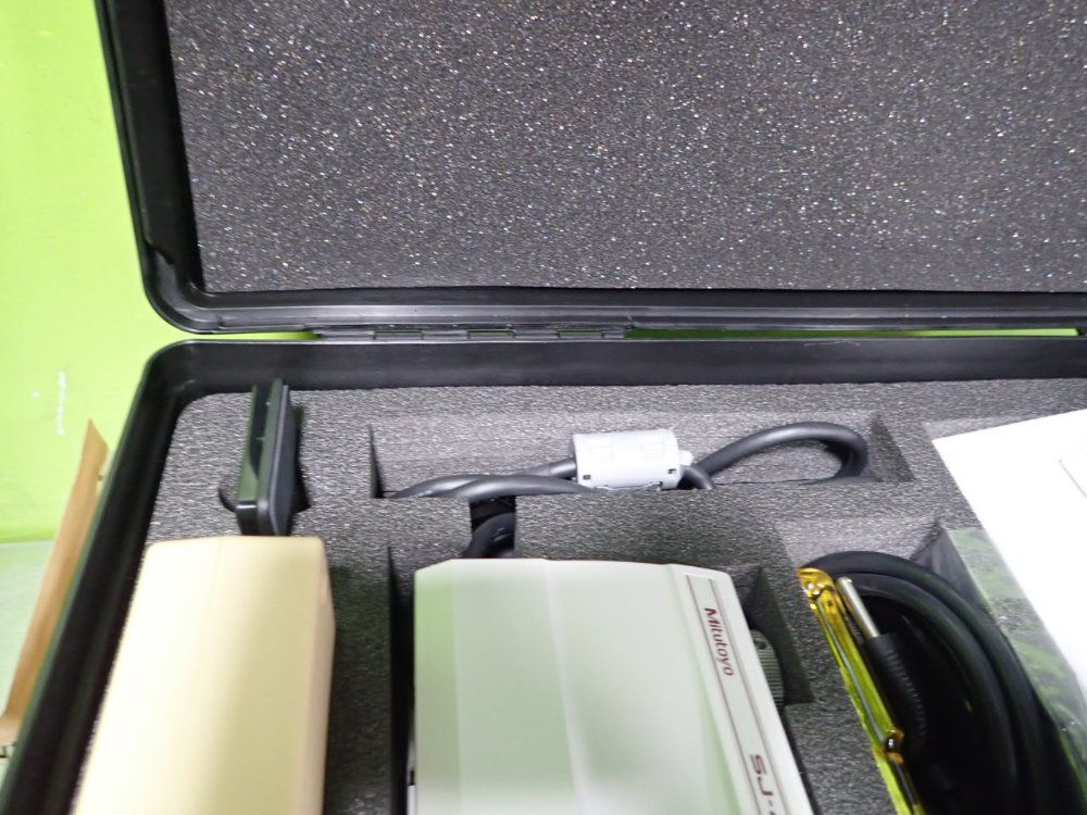 Mitutoyo Sj-410 Surface Roughness Measuring Tester - Sj-410