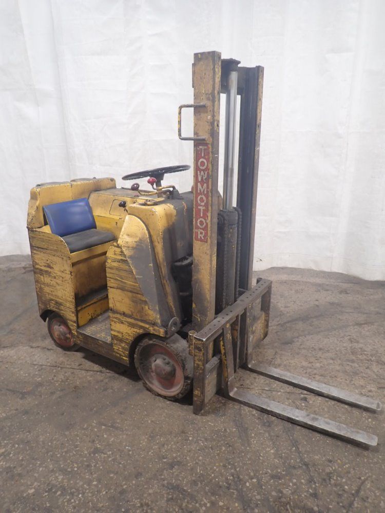 Towmotor Gas Forklift
