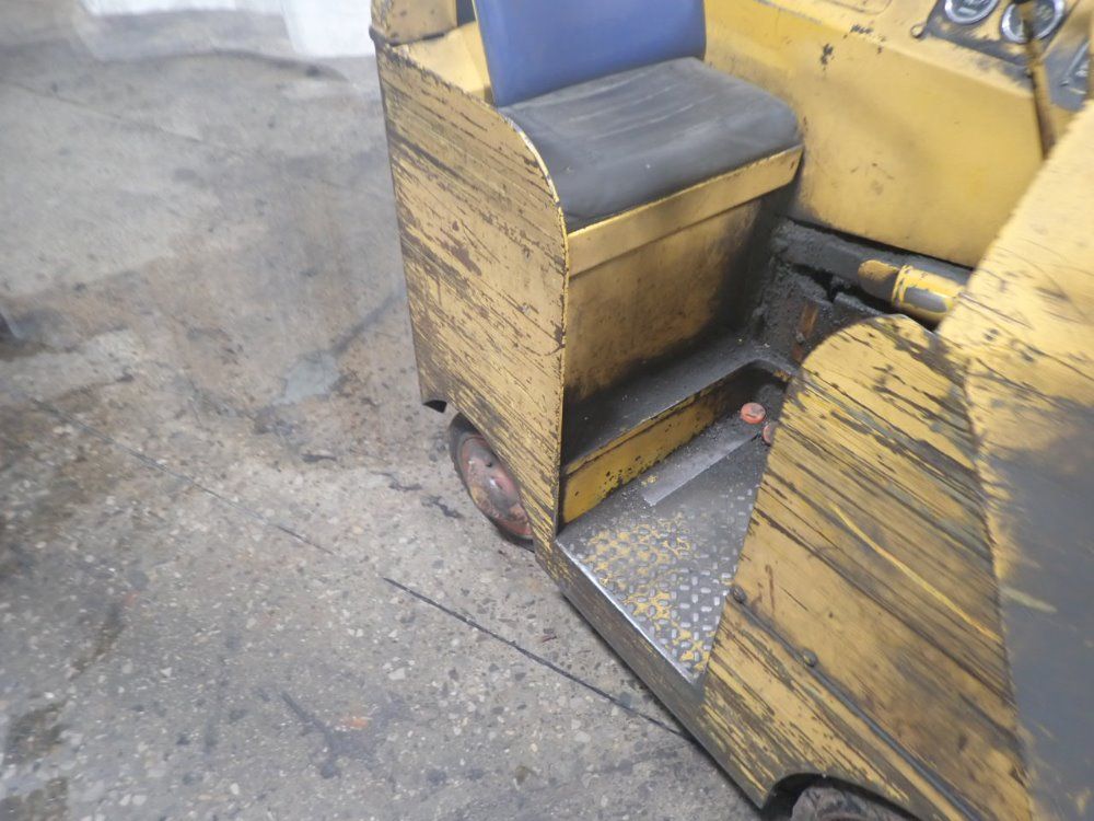 Towmotor Gas Forklift