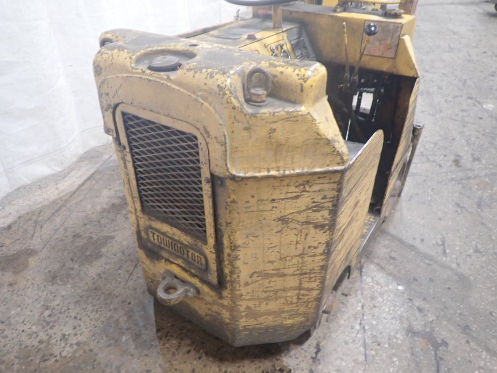 Towmotor Gas Forklift