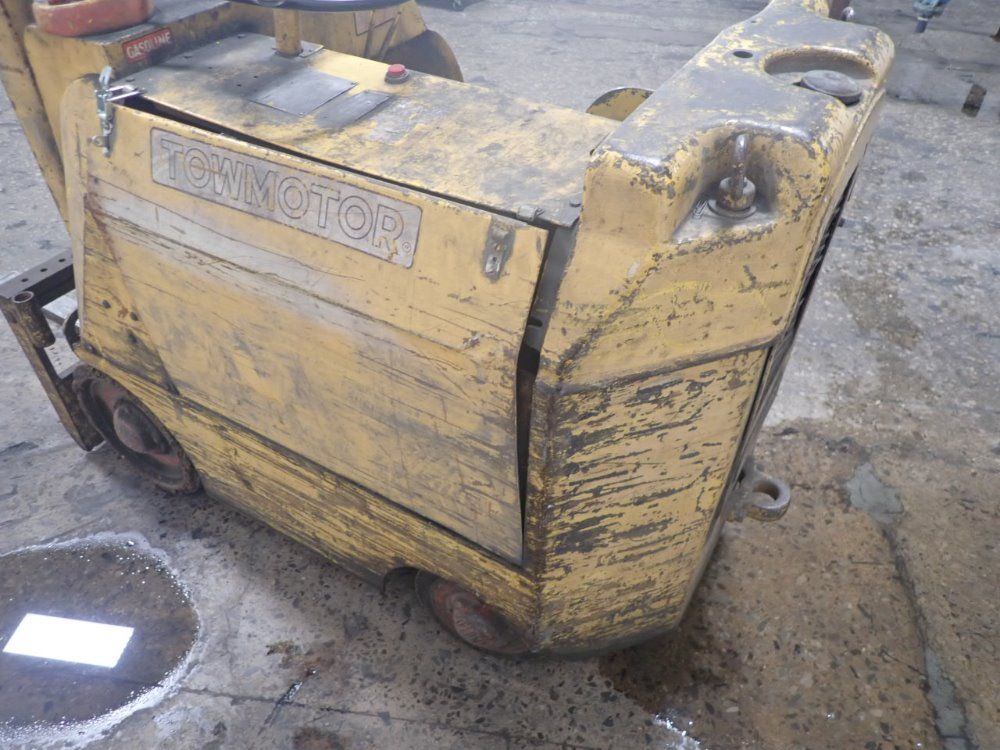 Towmotor Gas Forklift