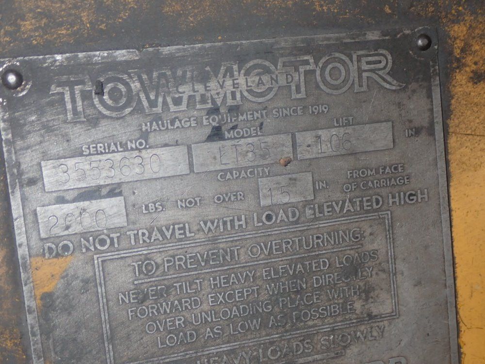 Towmotor Gas Forklift