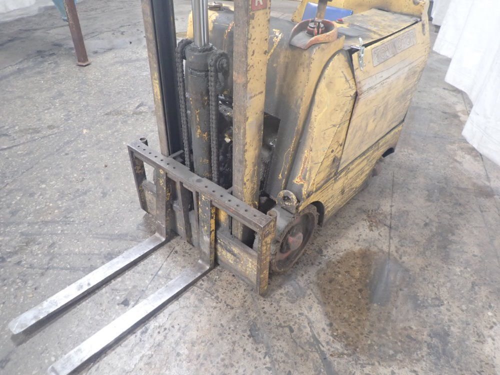 Towmotor Gas Forklift