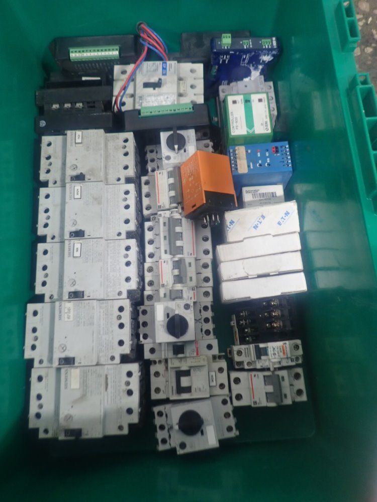 Siemens / Eaton Contactors / Circuit Breakers