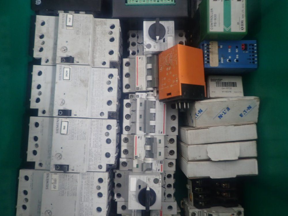 Siemens / Eaton Contactors / Circuit Breakers