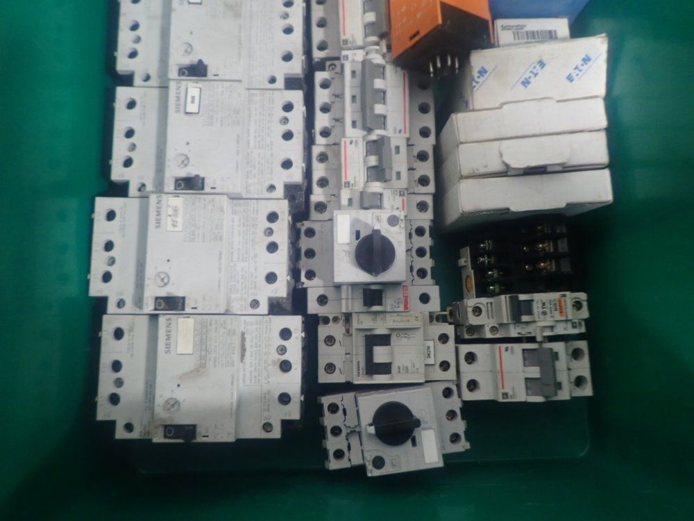 Siemens / Eaton Contactors / Circuit Breakers
