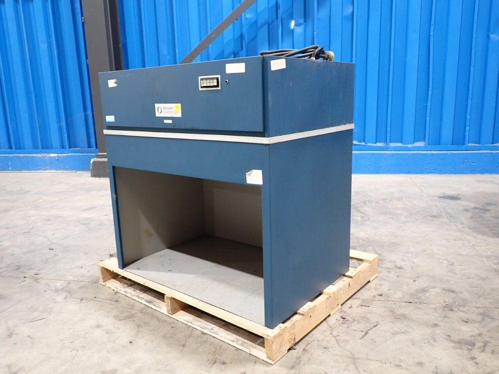 Macbeth 33" X 24" X 20" Light Box - Spl75b