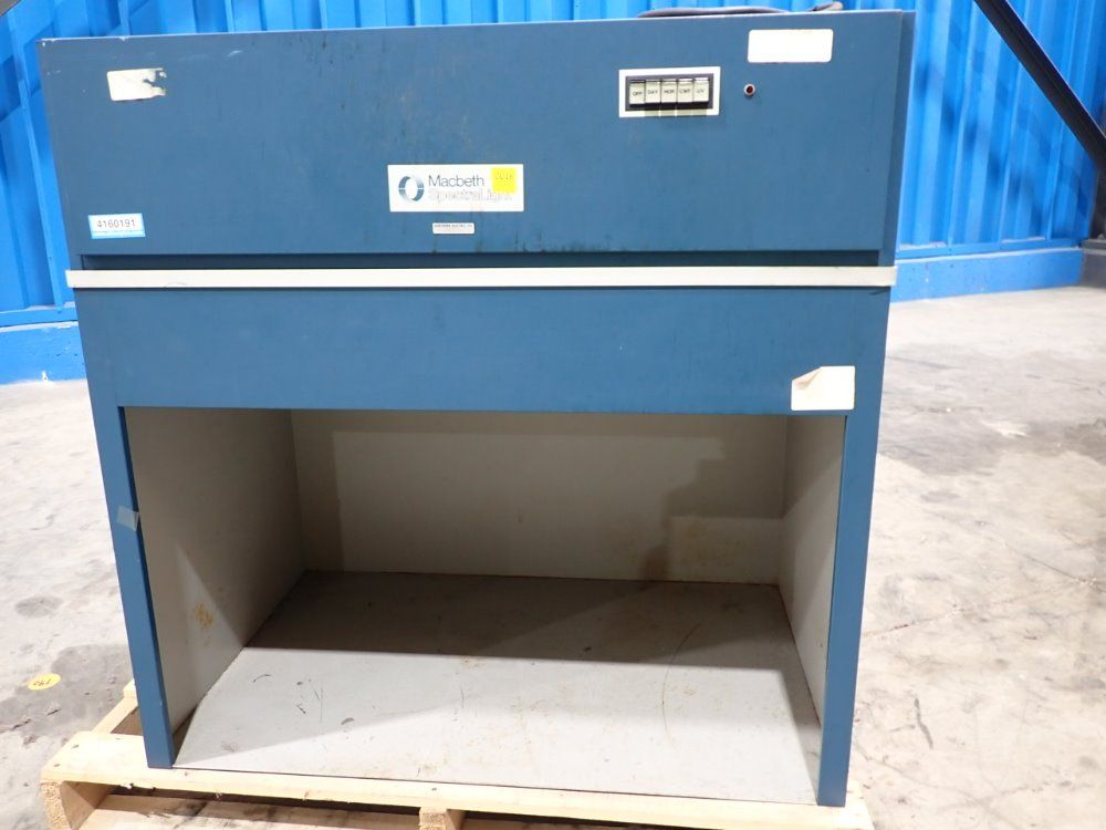 Macbeth 33" X 24" X 20" Light Box - Spl75b