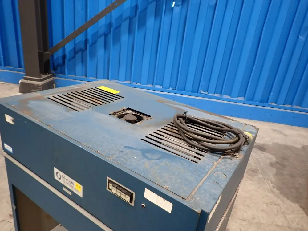 Macbeth 33" X 24" X 20" Light Box - Spl75b