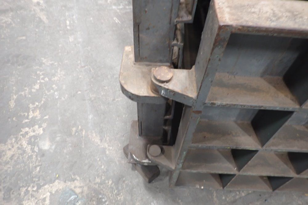 Maren 62" X 32" Compactor