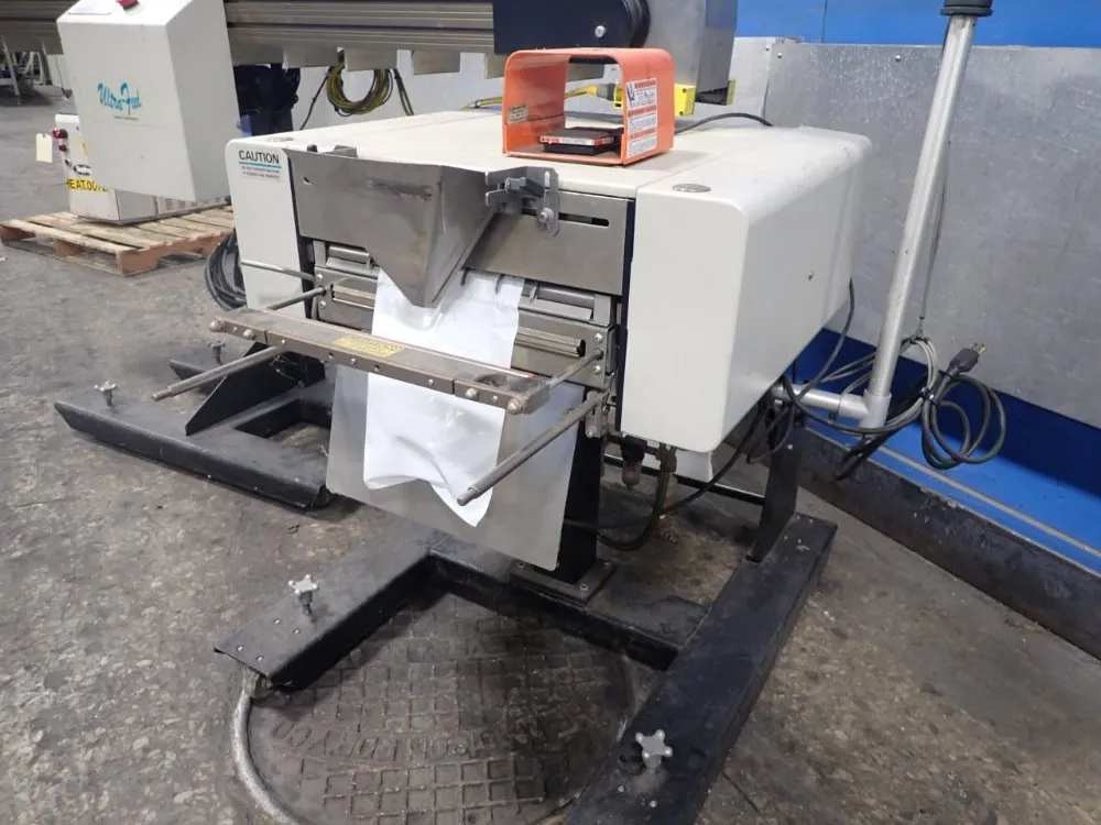 Advanced Poly-packaging Bagger With Conveyor