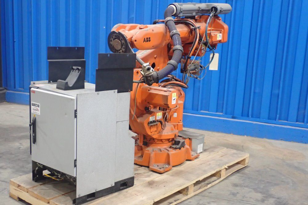 Abb 16 Amp Robot/controller - Aa002119