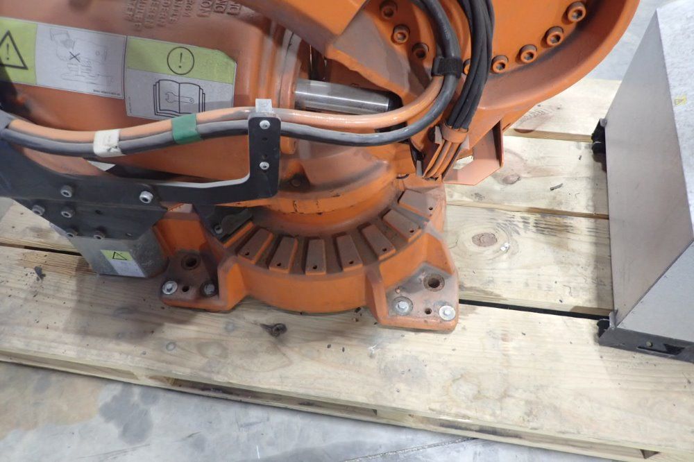 Abb 16 Amp Robot/controller - Aa002119