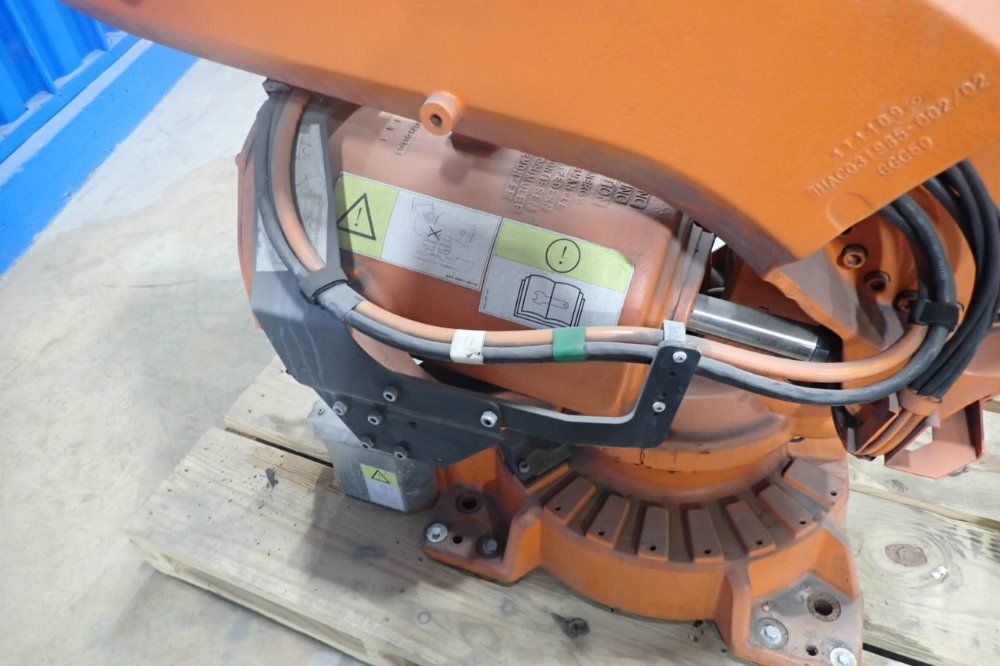 Abb 16 Amp Robot/controller - Aa002119