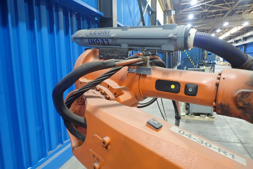 Abb 16 Amp Robot/controller - Aa002119