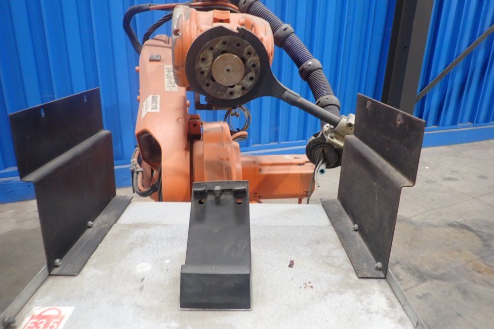 Abb 16 Amp Robot/controller - Aa002119