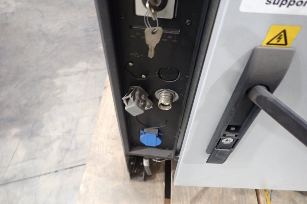 Abb 16 Amp Robot/controller - Aa002119