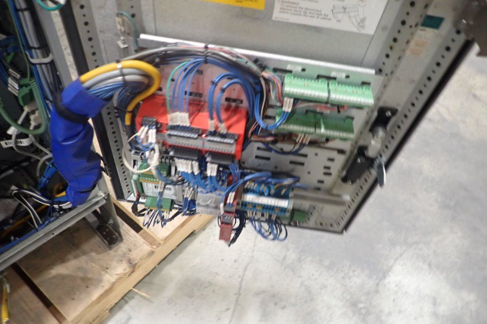 Abb 16 Amp Robot/controller - Aa002119