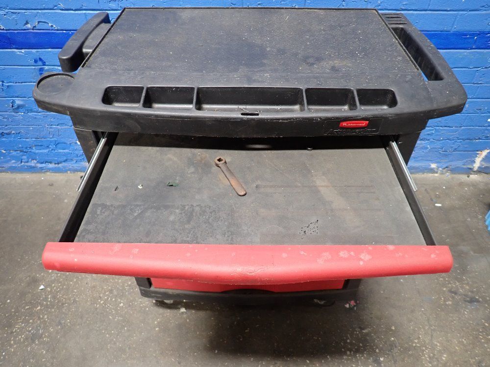 Rubbermaid 5 Drawers/16 1/2" X 22" Tool Cabinet