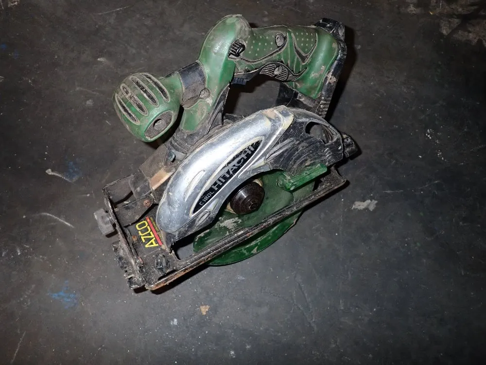 Hitachi 6" Cordless Circular Saw - C18dl