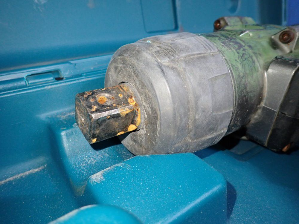 Hitachi 15/16" Impact Wrench - Wr25se