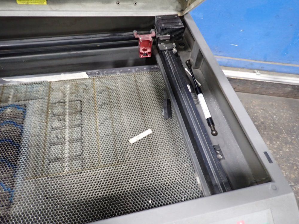 Universal Universal V460 Laser Engraver