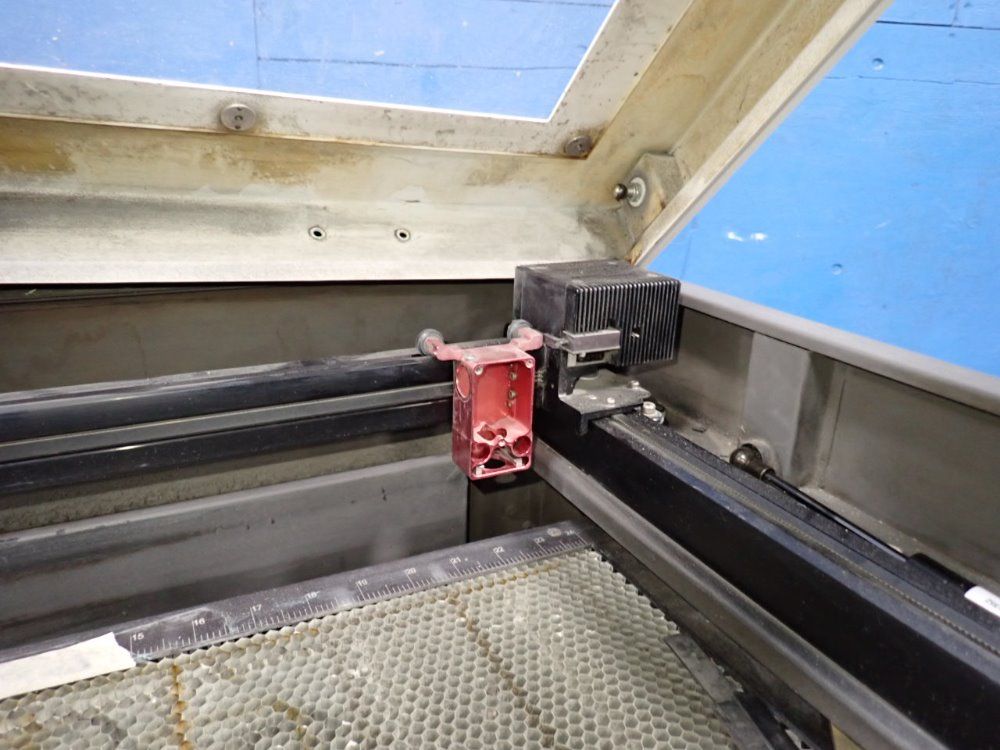 Universal Universal V460 Laser Engraver