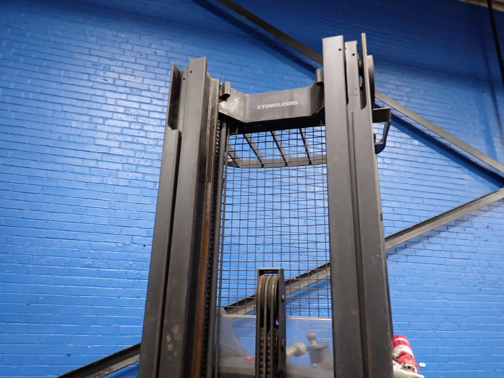 Crown Crown Rr522045 Electric Forklift
