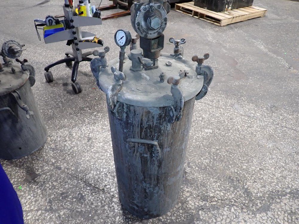  Pressure Tank