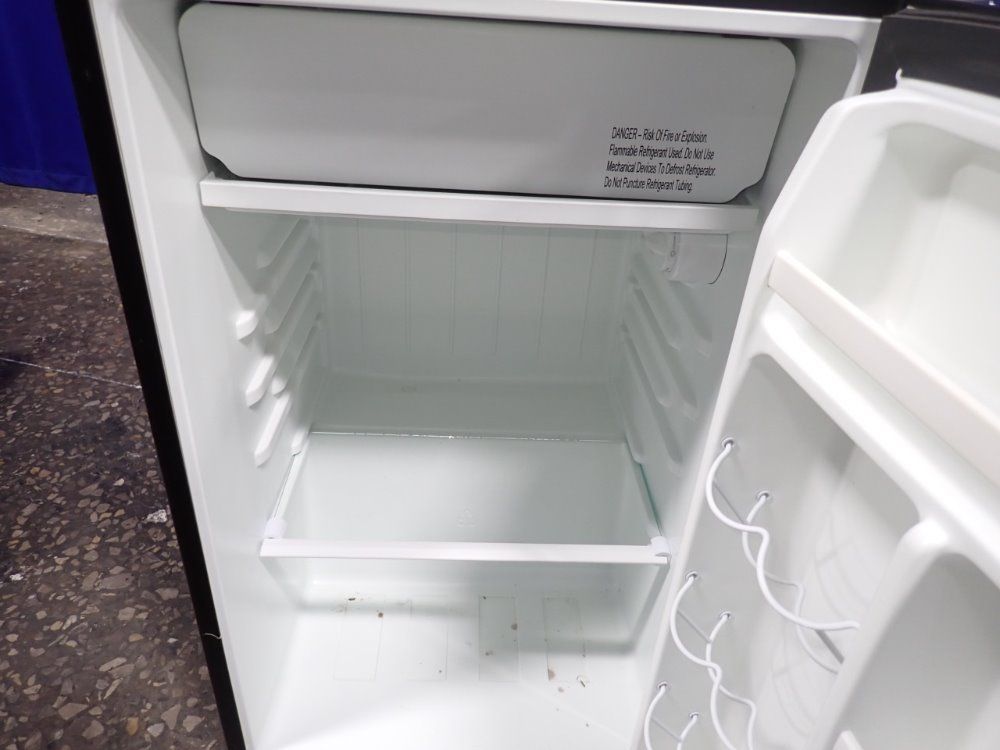 Galanz Refrigerator - Gl43s5