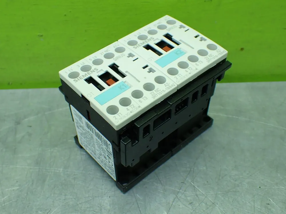 Siemens Reversing Contactor. - 3ra1315-8xb30-1bb4