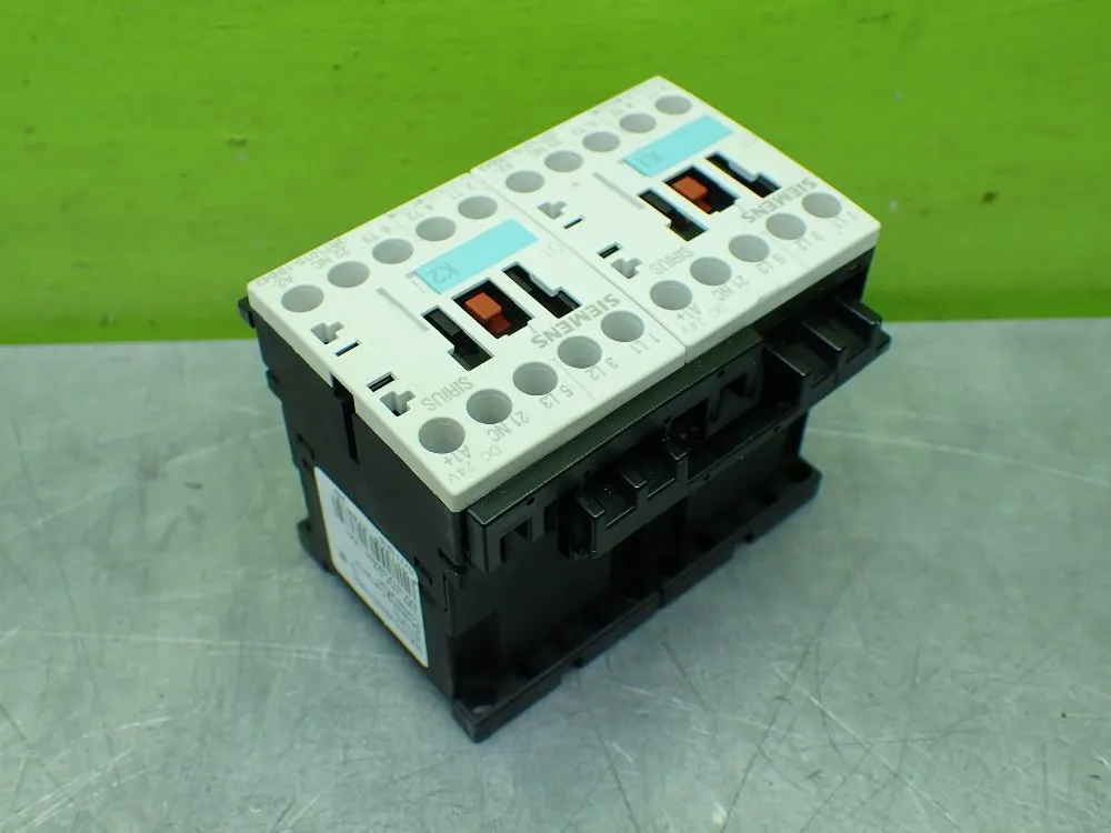 Siemens Reversing Contactor. - 3ra1315-8xb30-1bb4