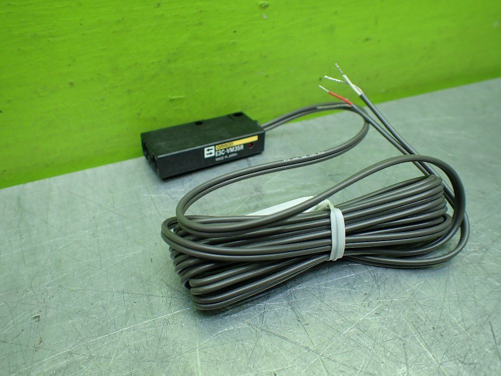 Omron 35mm Range Reflective Photoelectric Sensor - E3c-vm35r