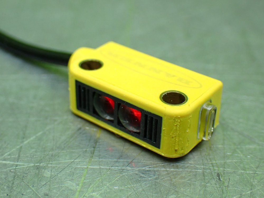 Banner 50mm Range World-beam Q12 Miniature Self-contained Photoelectric Sensor. - Q12ab6ff50q