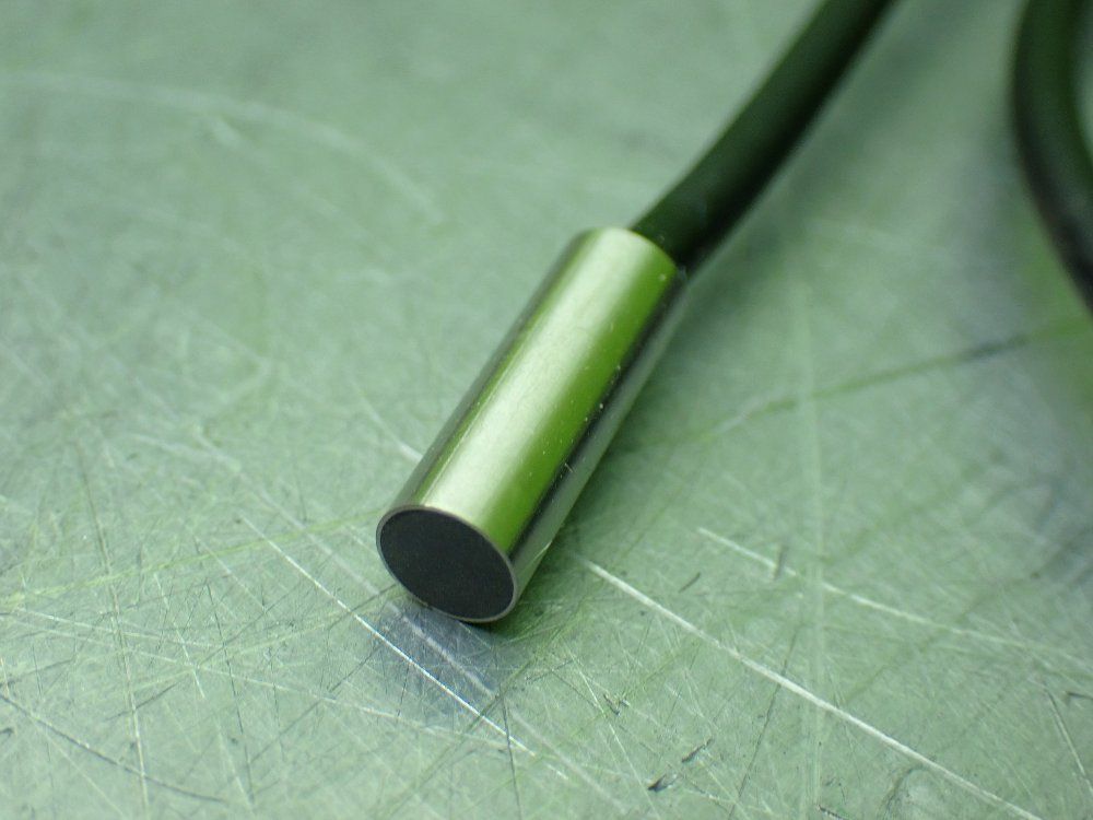 Keyence Shielded Type Proximity Sensors. Lot Of 2 - Em-054