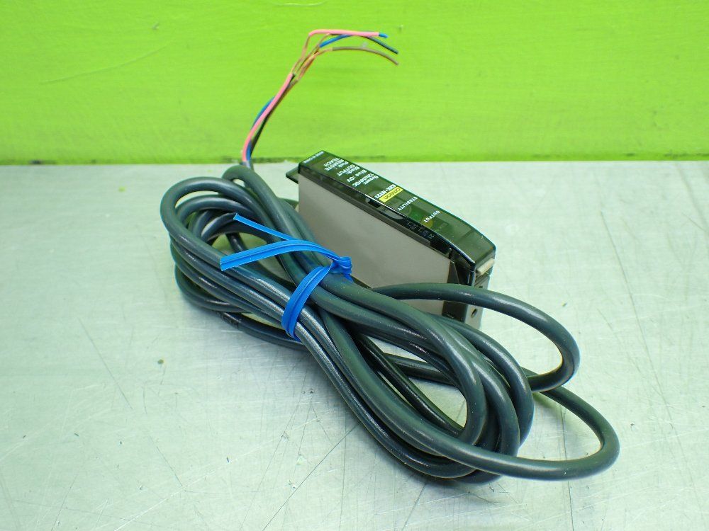 Omron Fiber Optic Amplifier Sensors. Lot Of 2 - E3x-nt21