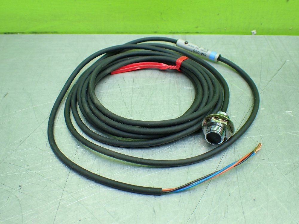 Keyence Proximity Switches. Lot Of 3 - Em-010