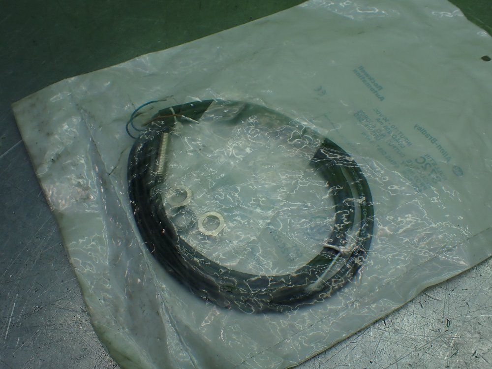 Allen-bradley Inductive Proximity Sensors. Lot Of 3 - 872c-d3np8-e2