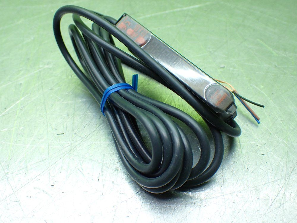 Omron Photoelectric Switches. Lot Of 2 - E3x-da11-s