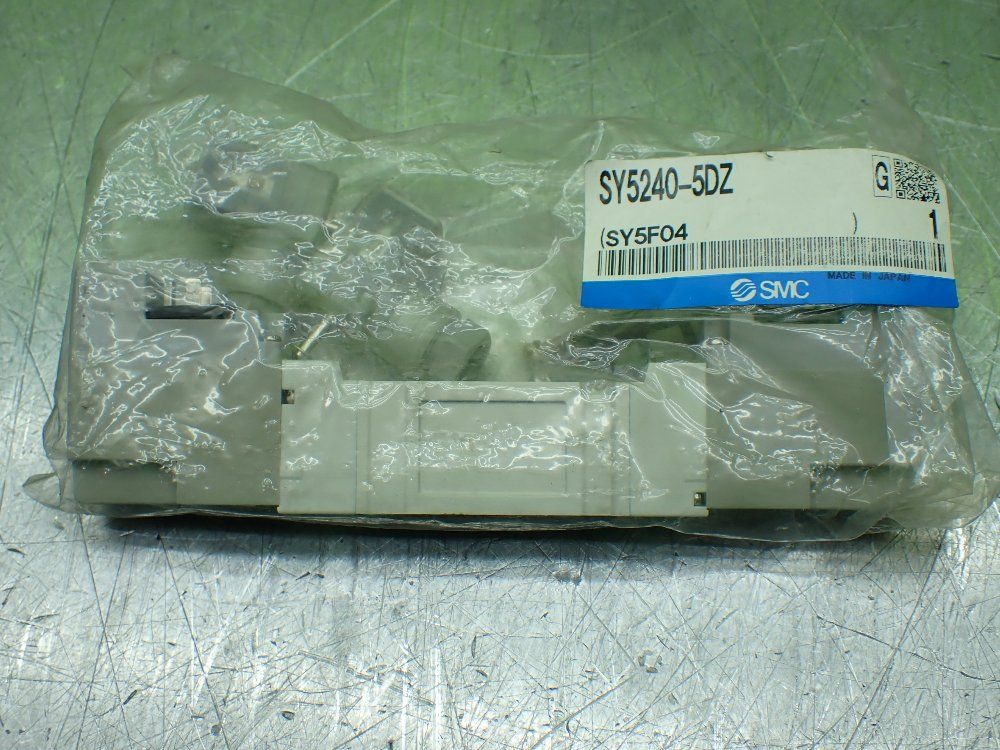 Smc Base Mount Double Solenoid Valves. Lot Of 3 - Sy5240-5dz