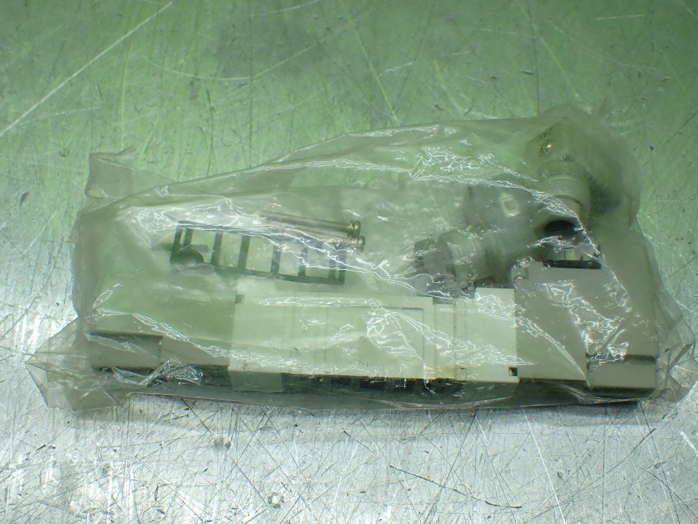 Smc Base Mount Double Solenoid Valves. Lot Of 3 - Sy5240-5dz