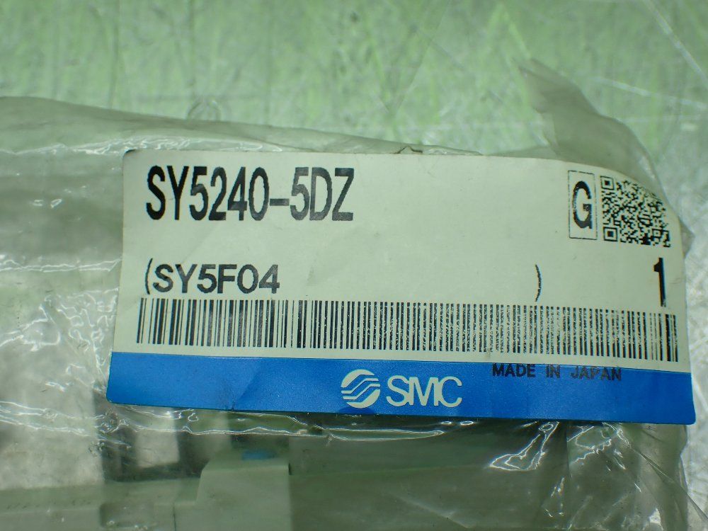 Smc Base Mount Double Solenoid Valves. Lot Of 3 - Sy5240-5dz