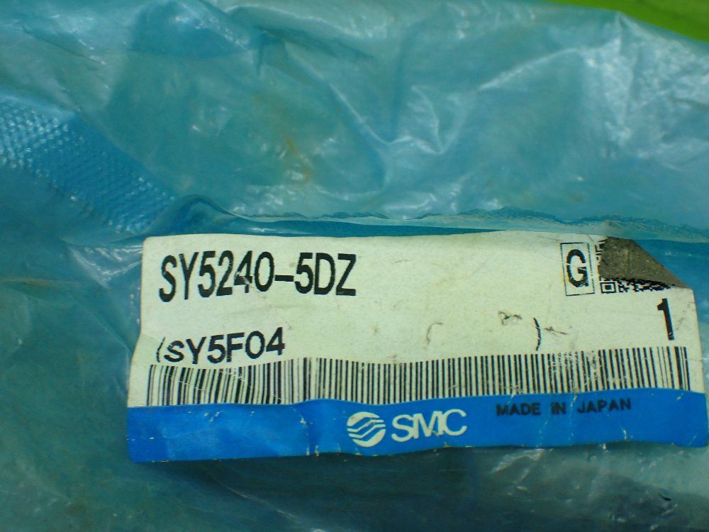 Smc Base Mount Double Solenoid Valves. Lot Of 3 - Sy5240-5dz