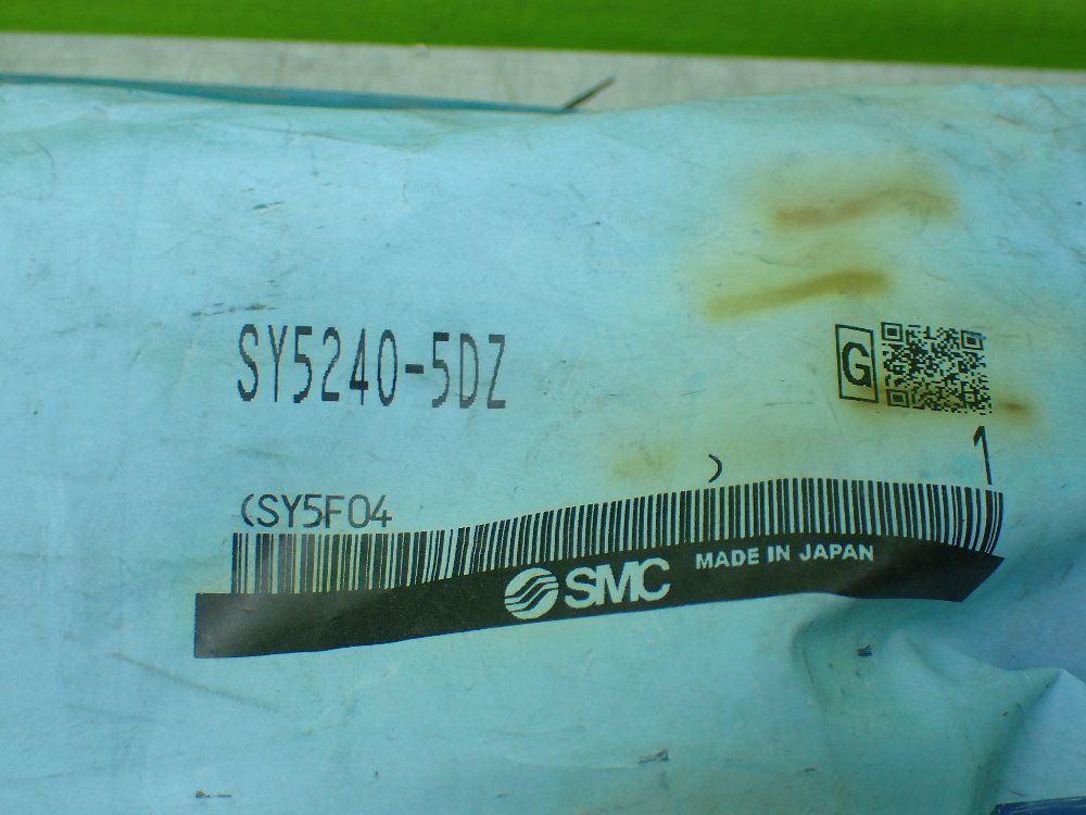 Smc Base Mount Double Solenoid Valves. Lot Of 3 - Sy5240-5dz