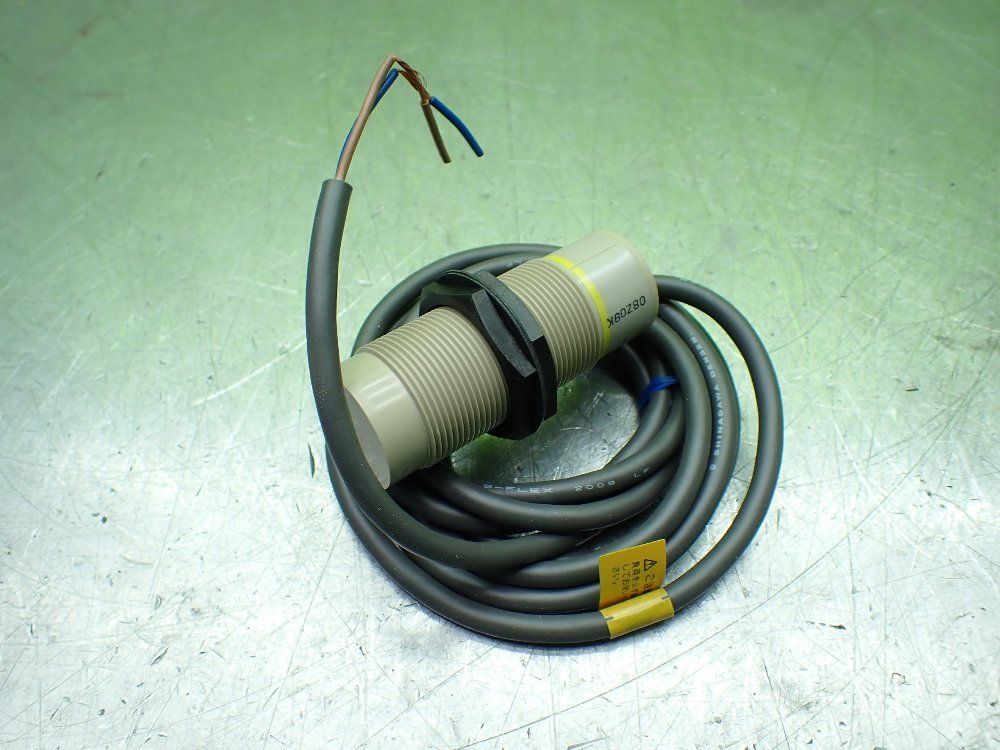 Omron Capacitive Proximity Switches. Lot Of 3 - E2k-x15my1