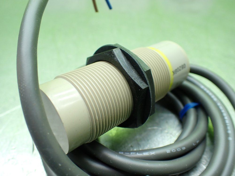 Omron Capacitive Proximity Switches. Lot Of 3 - E2k-x15my1