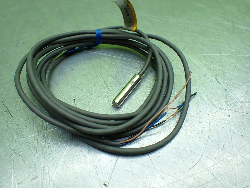 Omron Proximity Switches. Lot Of 2 - E2e-c1c1