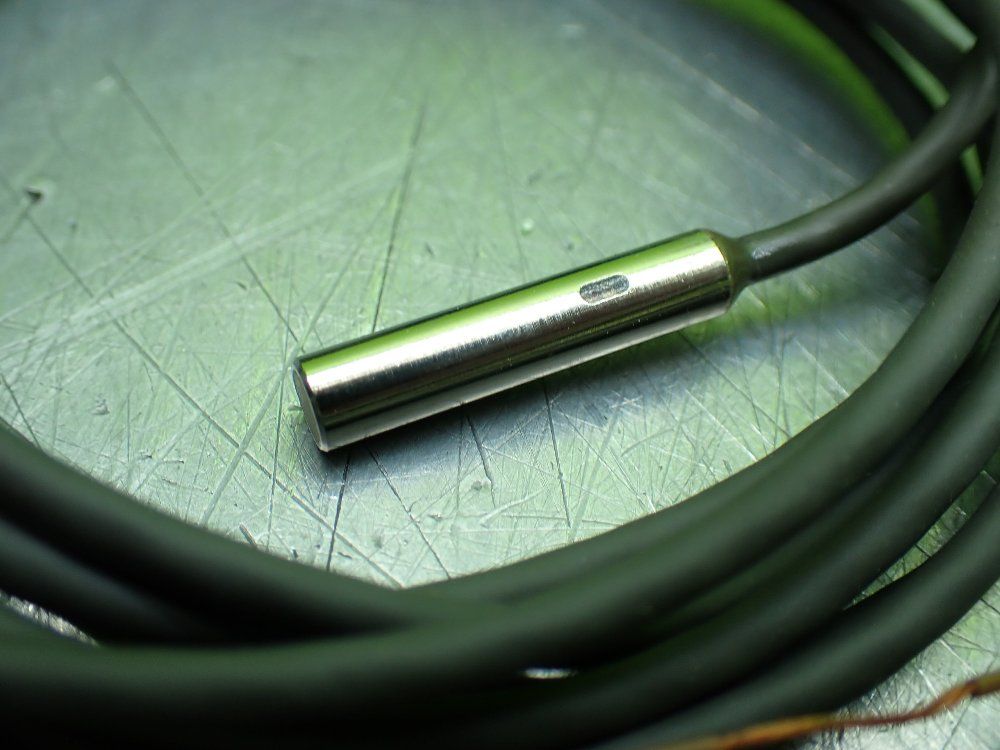 Omron Proximity Switches. Lot Of 2 - E2e-c1c1