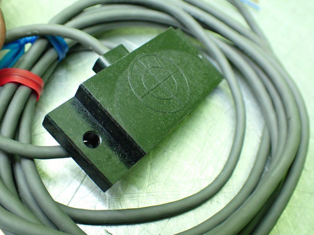 Omron Flat Capacitive Proximity Switches. Lot Of 3 - E2kf10mc2