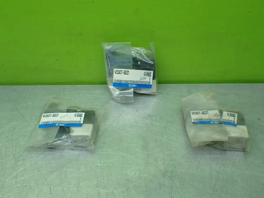Smc Pneumatic Solenoid Valves. Lot Of 3 - Vo307-5dz1